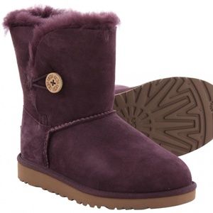 NWOT UGG Bailey Button Boots